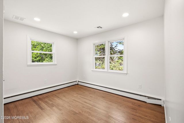 17 Ridgewood Drive, Toms River, NJ 08755