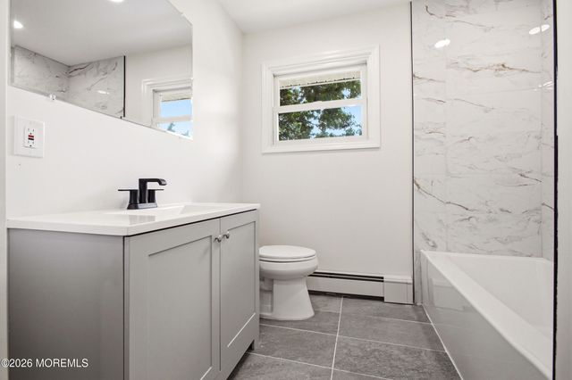 17 Ridgewood Drive, Toms River, NJ 08755