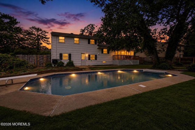17 Ridgewood Drive, Toms River, NJ 08755
