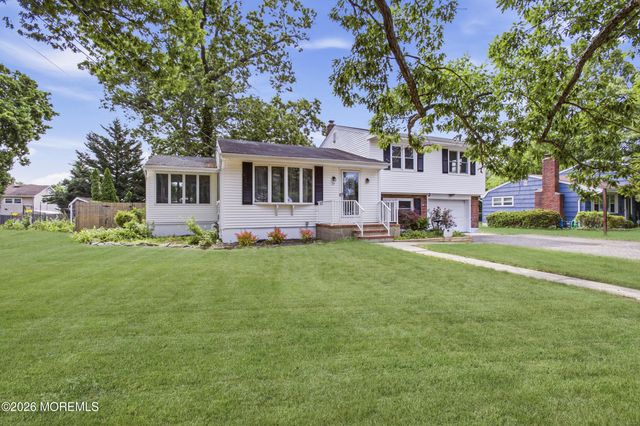 17 Ridgewood Drive, Toms River, NJ 08755