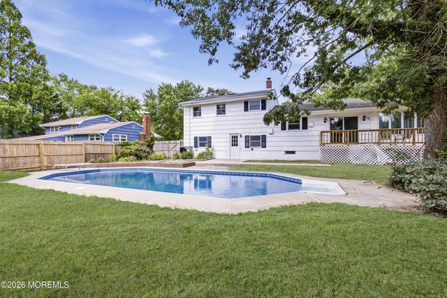 17 Ridgewood Drive, Toms River, NJ 08755