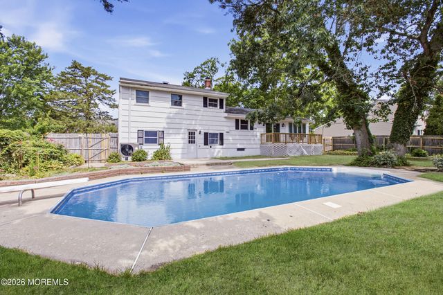 17 Ridgewood Drive, Toms River, NJ 08755