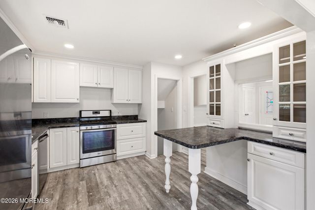 17 Ridgewood Drive, Toms River, NJ 08755