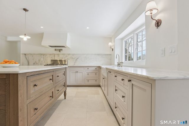 1085 Ridge Road, Hamden, CT 06517