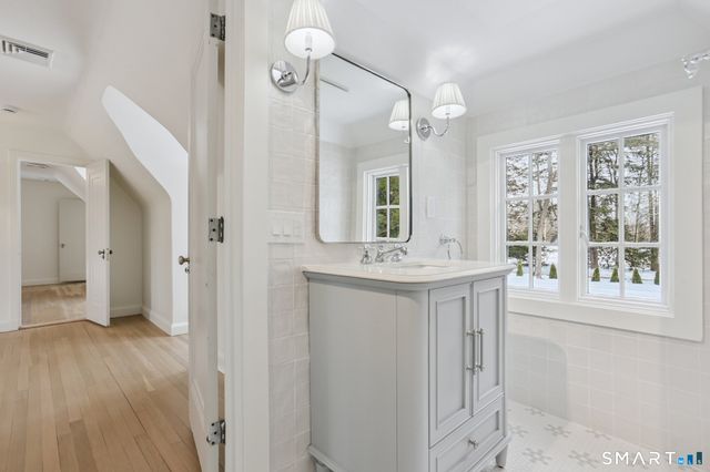 1085 Ridge Road, Hamden, CT 06517