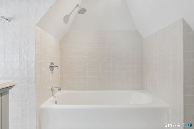 1085 Ridge Road, Hamden, CT 06517