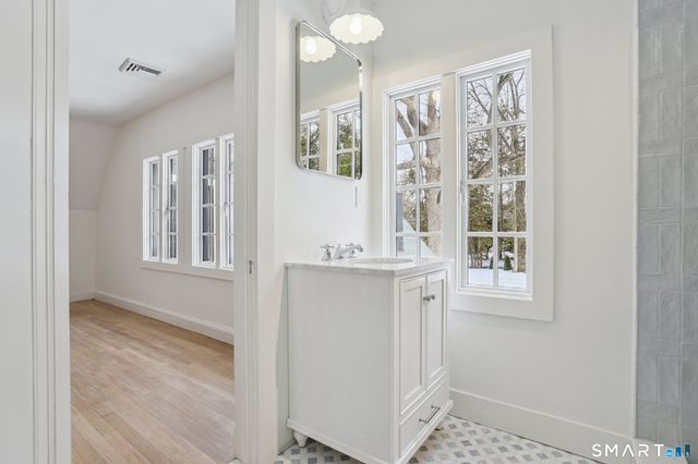 1085 Ridge Road, Hamden, CT 06517