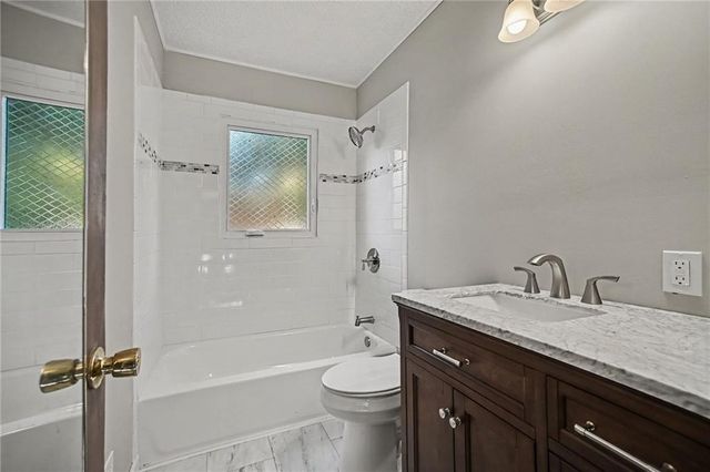 1300 Broadway Street, Independence, MO 64050