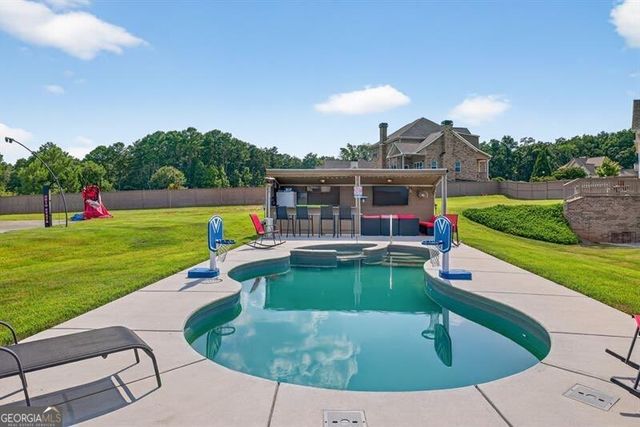 2112 Meadowood Cove, Monroe, GA 30655