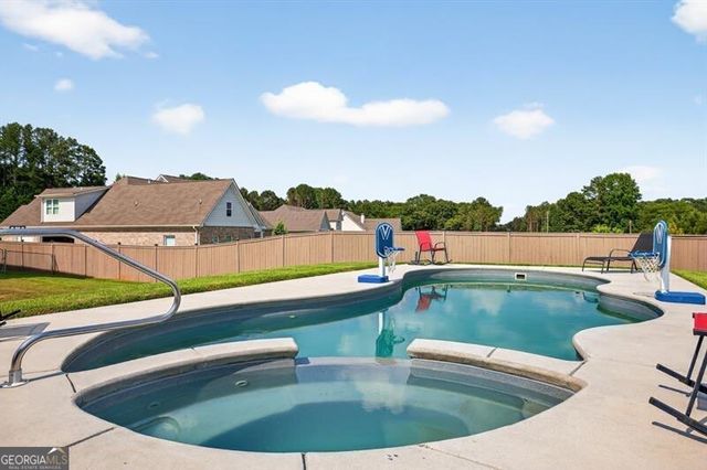 2112 Meadowood Cove, Monroe, GA 30655