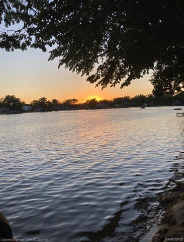 1420 Butler Boulevard, Howell, MI 48843