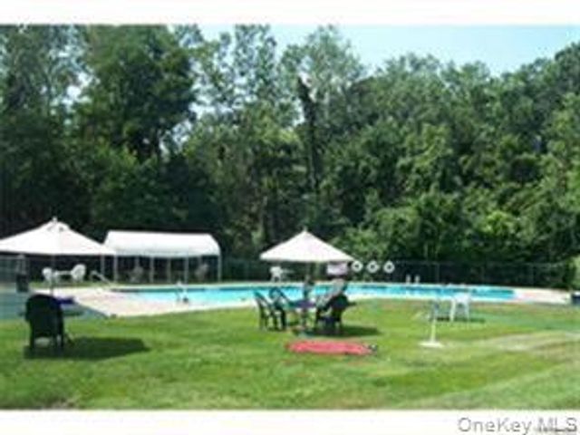 8 Secora Road J-4, Monsey, NY 10952