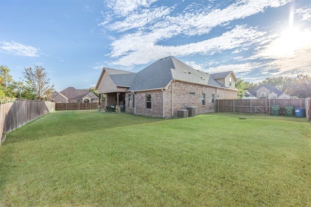 1037 Addison Avenue, Pottsboro, TX 75076
