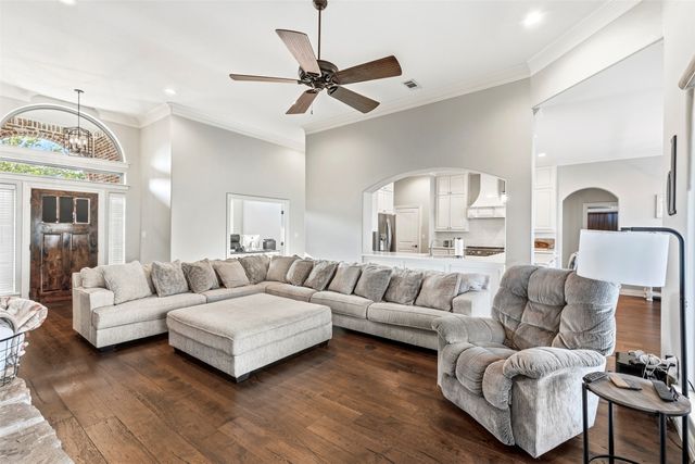1037 Addison Avenue, Pottsboro, TX 75076