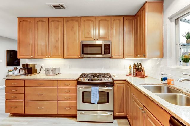 2040 Kellogg Way, Rancho Cordova, CA 95670