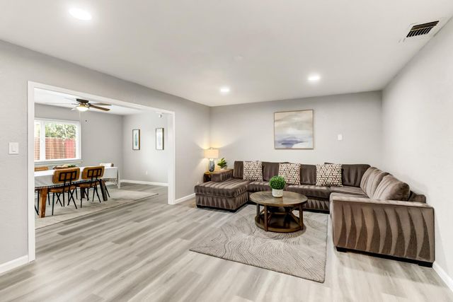 2040 Kellogg Way, Rancho Cordova, CA 95670