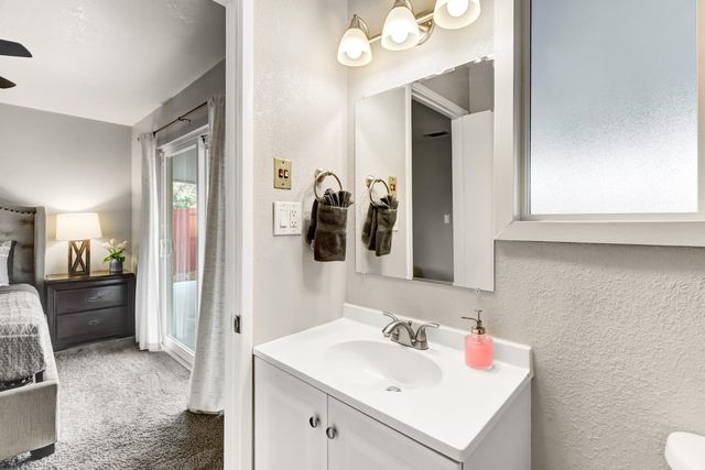 2040 Kellogg Way, Rancho Cordova, CA 95670