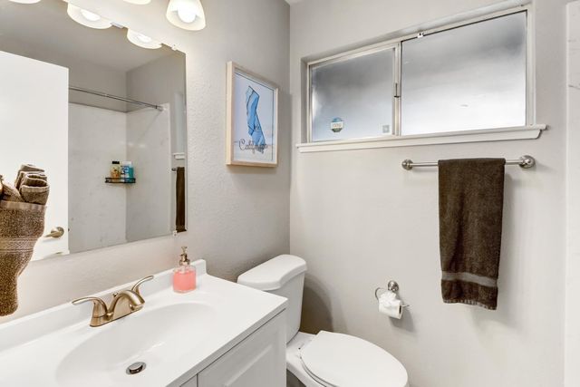 2040 Kellogg Way, Rancho Cordova, CA 95670