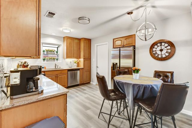 2040 Kellogg Way, Rancho Cordova, CA 95670