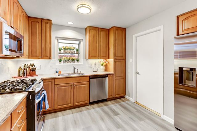 2040 Kellogg Way, Rancho Cordova, CA 95670