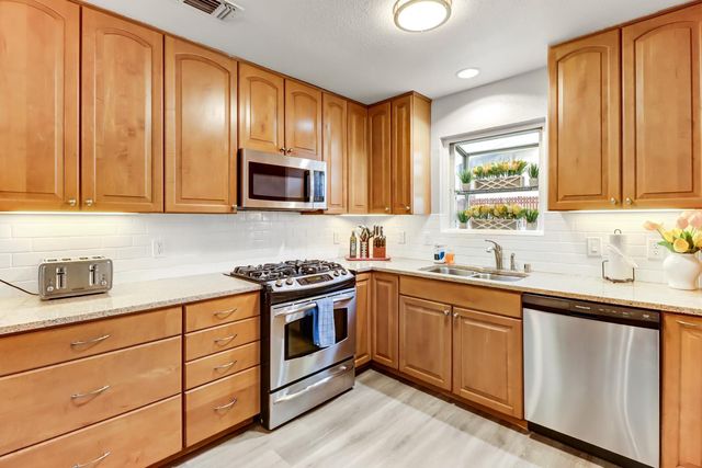 2040 Kellogg Way, Rancho Cordova, CA 95670