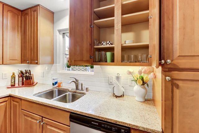 2040 Kellogg Way, Rancho Cordova, CA 95670