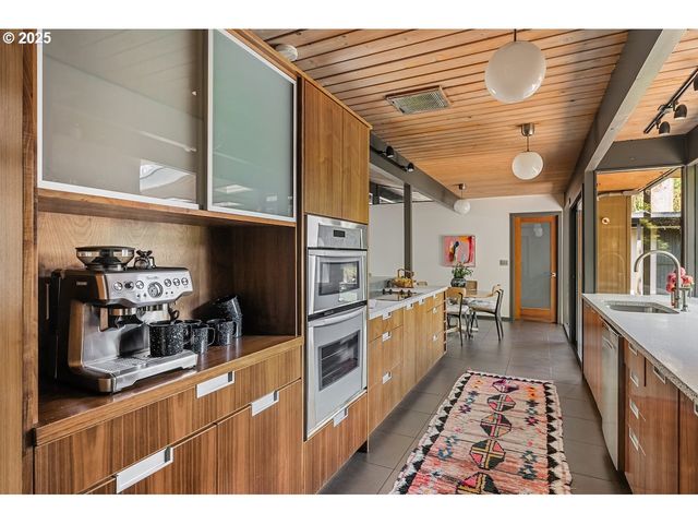 700 PEBBLE BEACH Ct, Lake Oswego, OR 97034