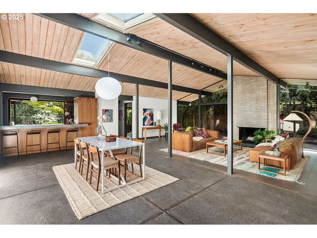 700 PEBBLE BEACH Ct, Lake Oswego, OR 97034