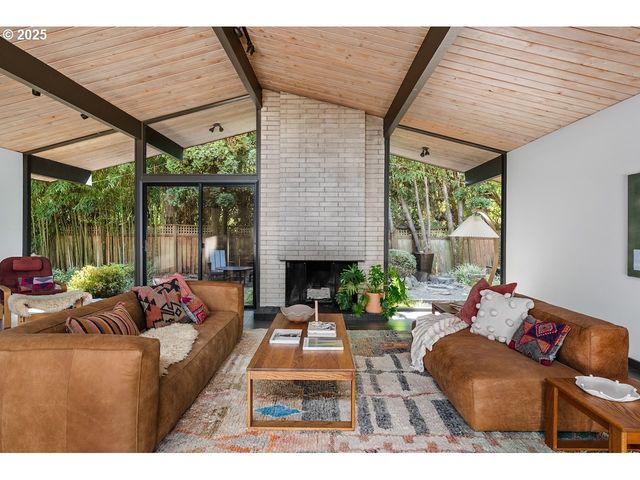 700 PEBBLE BEACH Ct, Lake Oswego, OR 97034