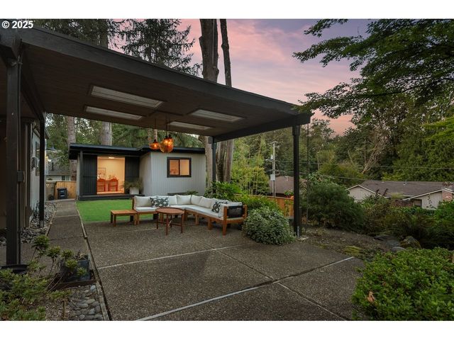 700 PEBBLE BEACH Ct, Lake Oswego, OR 97034