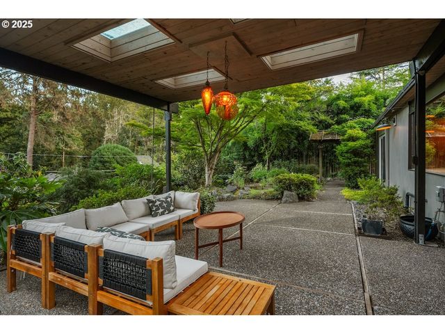 700 PEBBLE BEACH Ct, Lake Oswego, OR 97034