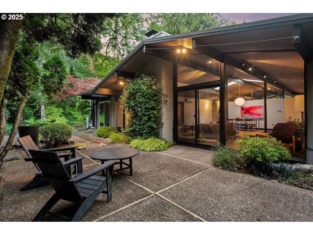 700 PEBBLE BEACH Ct, Lake Oswego, OR 97034