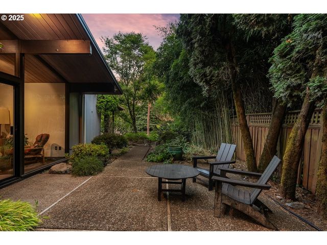700 PEBBLE BEACH Ct, Lake Oswego, OR 97034