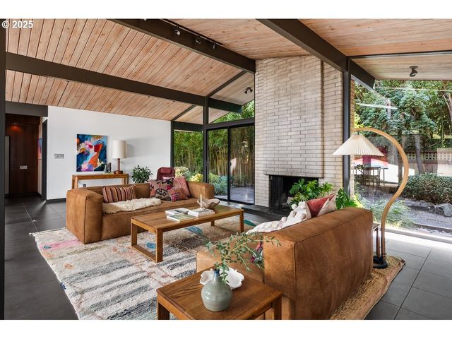 700 PEBBLE BEACH Ct, Lake Oswego, OR 97034