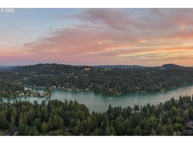 700 PEBBLE BEACH Ct, Lake Oswego, OR 97034