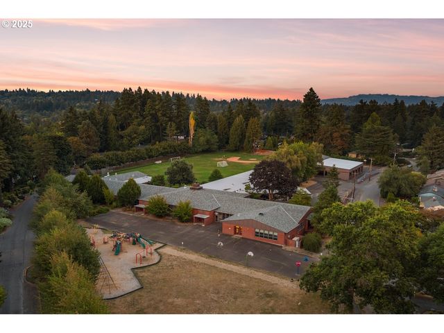 700 PEBBLE BEACH Ct, Lake Oswego, OR 97034