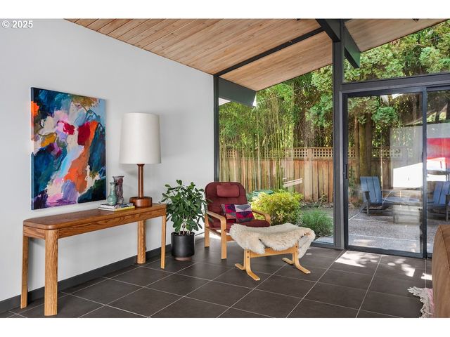 700 PEBBLE BEACH Ct, Lake Oswego, OR 97034