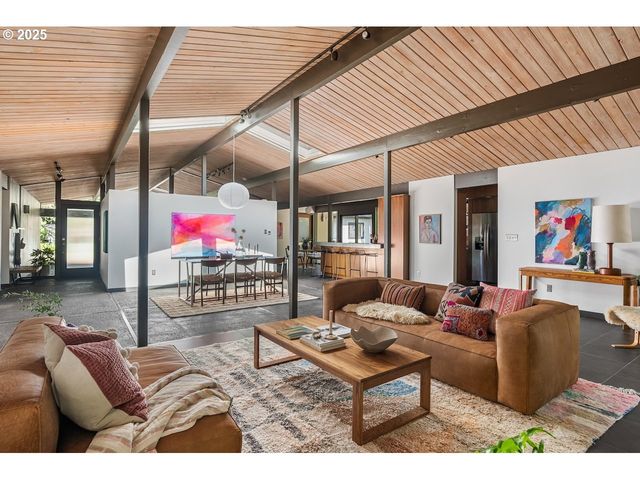 700 PEBBLE BEACH Ct, Lake Oswego, OR 97034