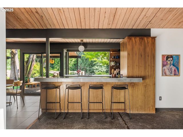 700 PEBBLE BEACH Ct, Lake Oswego, OR 97034