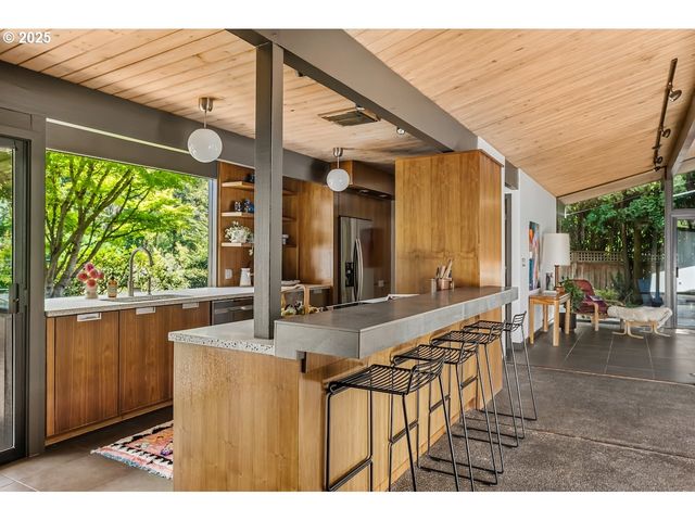 700 PEBBLE BEACH Ct, Lake Oswego, OR 97034