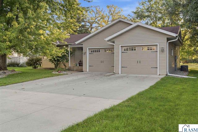 14 Renann Court, North Mankato, MN 56003