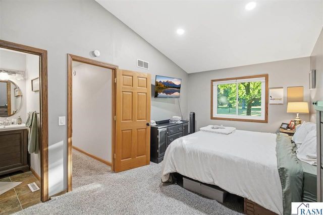 14 Renann Court, North Mankato, MN 56003