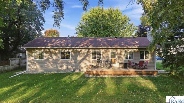 14 Renann Court, North Mankato, MN 56003