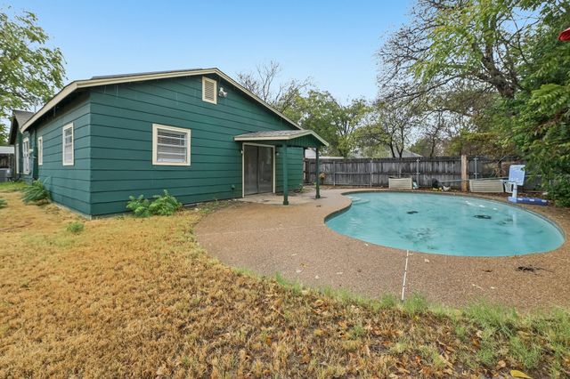 200 N Roe Street, White Settlement, TX 76108