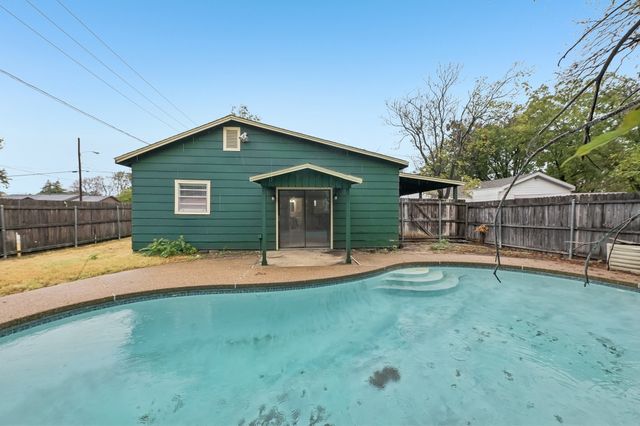 200 N Roe Street, White Settlement, TX 76108