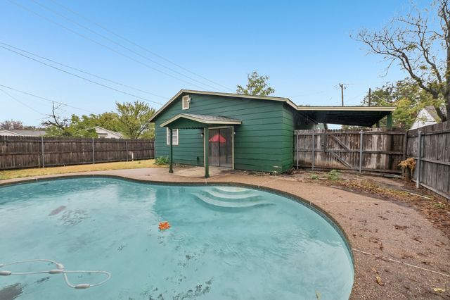 200 N Roe Street, White Settlement, TX 76108