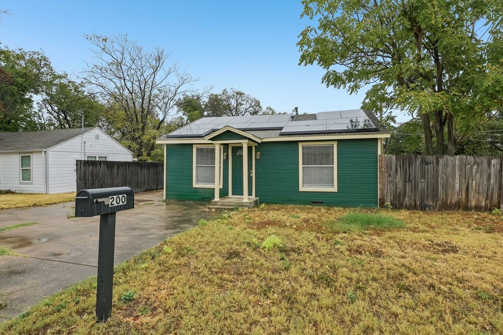 200 N Roe Street, White Settlement, TX 76108 — photo 2