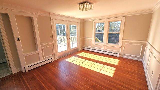 35 Meadow Road, Clinton, CT 06413