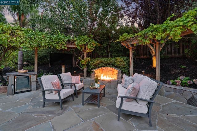 2478 Alamo Country Cir, Alamo, CA 94507
