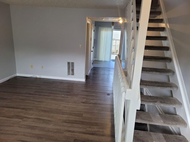 872 Upholland Lane, 12D, Worthington, OH 43085